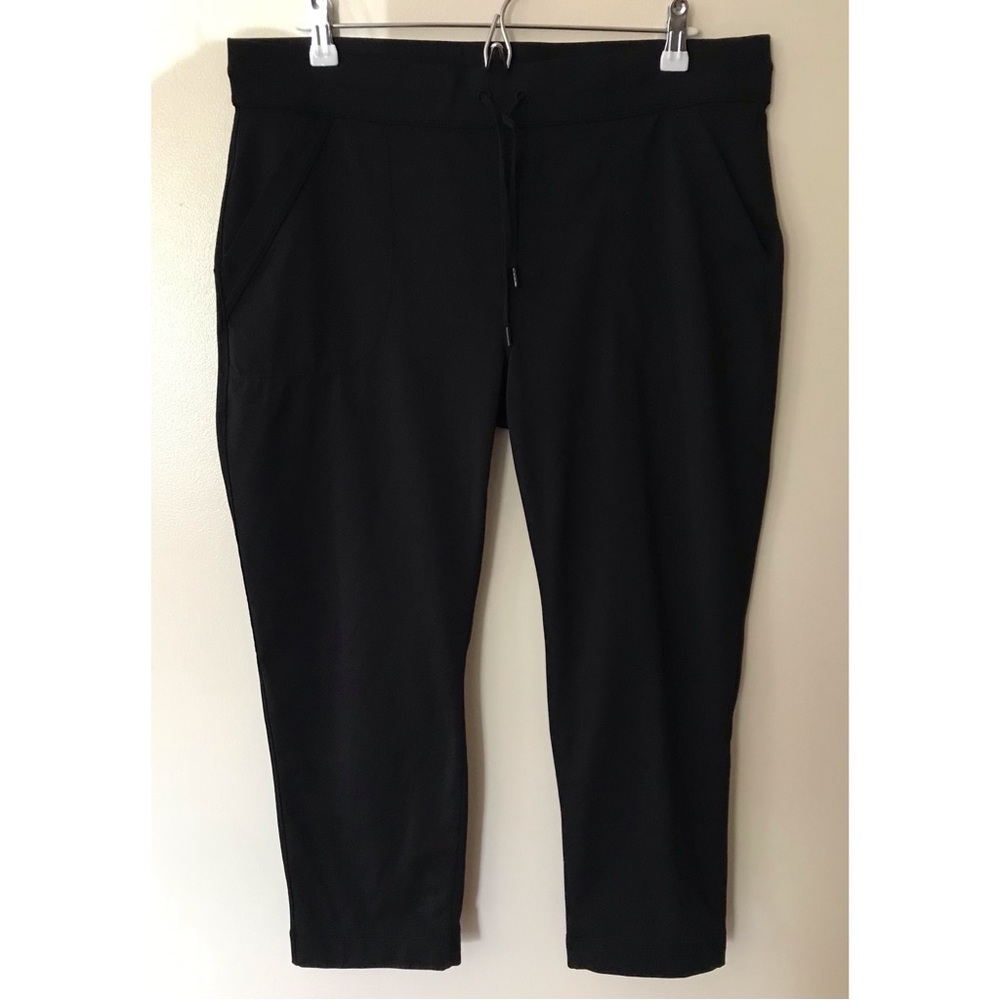 Athleta • L • Crop Joggers Active Athletic Pant Solid Black